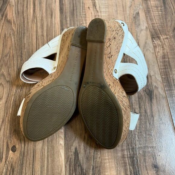 Tommy Hilfiger size 6 M wedges - Picture 4 of 6